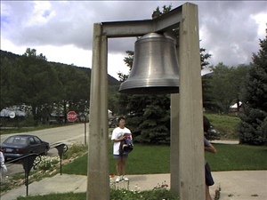 072598crest040.jpg