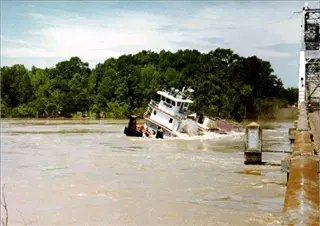 small_towboat12.webp